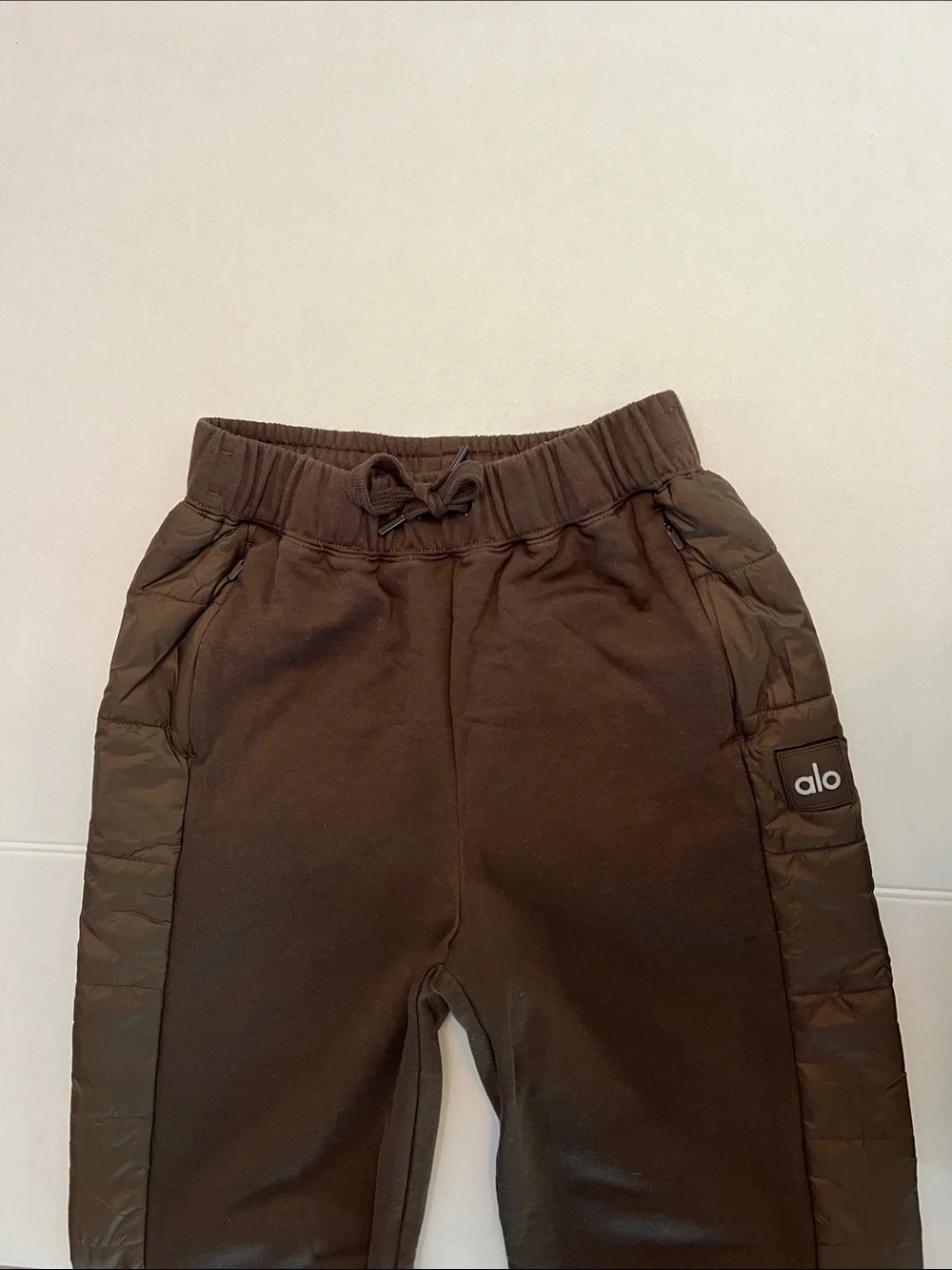 ALO YOGA ESPRESSO BROWN SWEATPANTS JOGGERS PUFFER SIDE PANEL SIZE XS